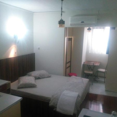 Utarit Hotel Istanbul Exterior photo A typical studio apartment in Manila, Philippines