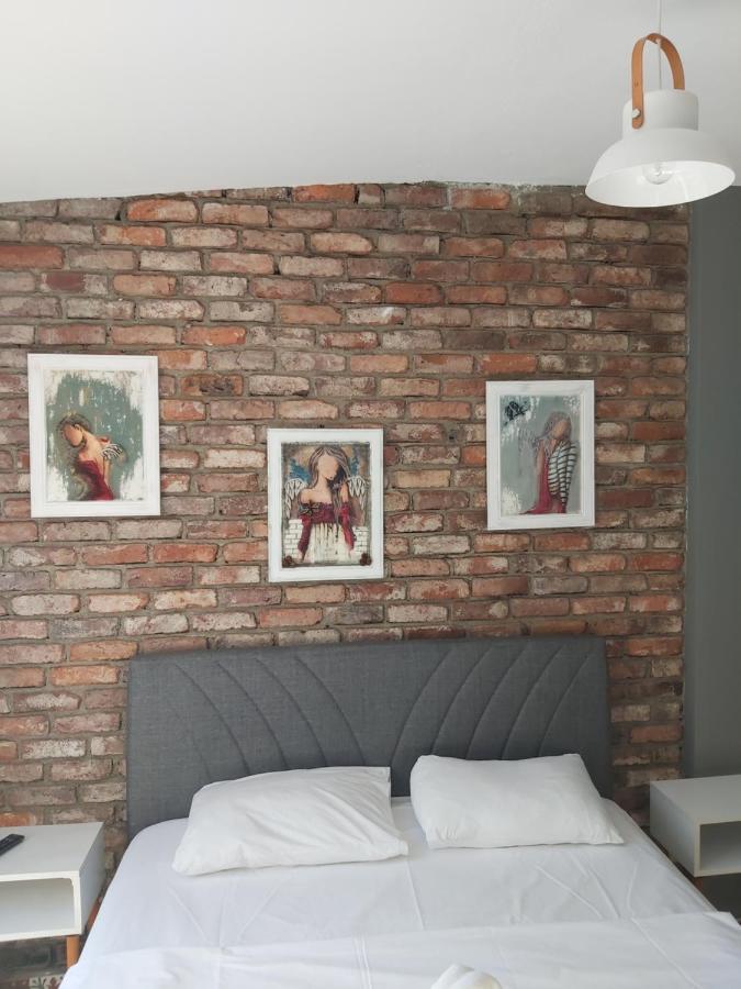 Utarit Hotel Istanbul Exterior photo A set of three paintings by the artist
