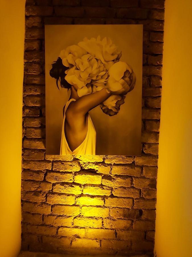 Utarit Hotel Istanbul Exterior photo The sculpture of the Virgin Mary