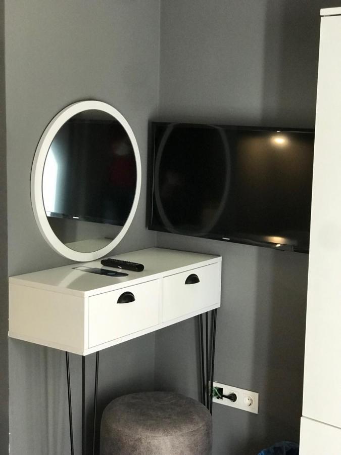Utarit Hotel Istanbul Exterior photo A modern dressing table