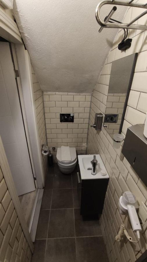 Utarit Hotel Istanbul Exterior photo Bathroom in a typical apartment