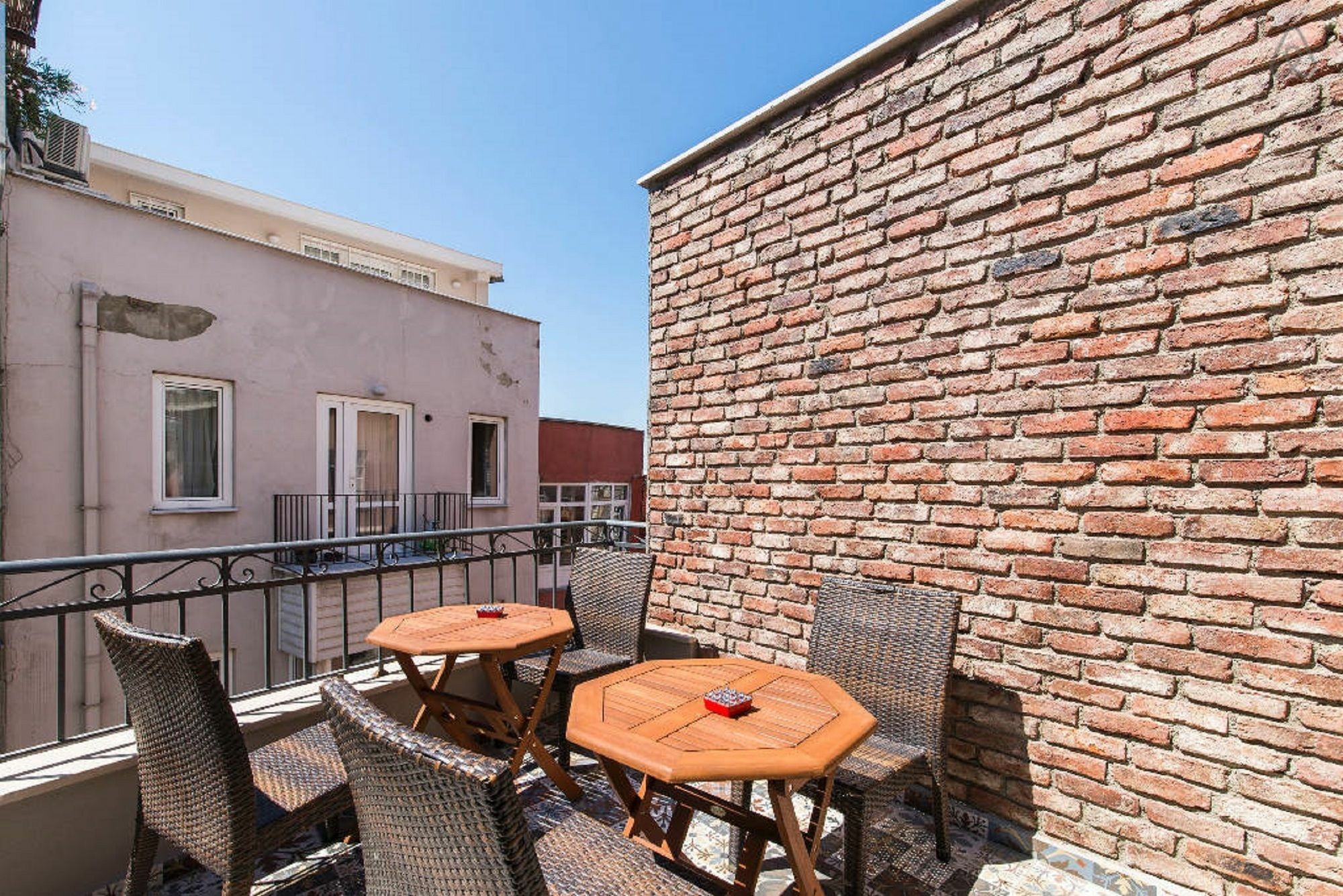 Utarit Hotel Istanbul Exterior photo A typical rooftop terrace in Belgrade