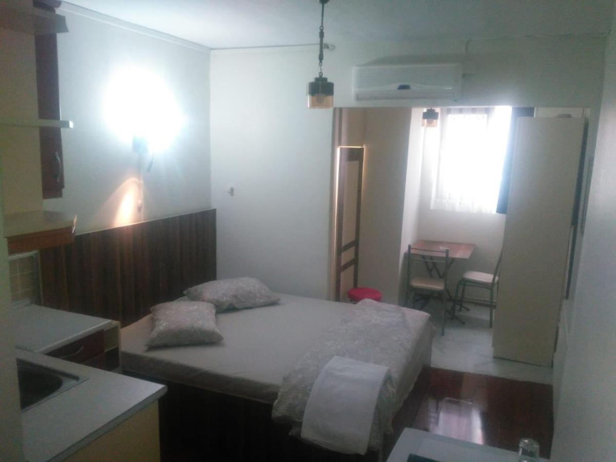 Utarit Hotel Istanbul Exterior photo A typical studio apartment in Manila, Philippines