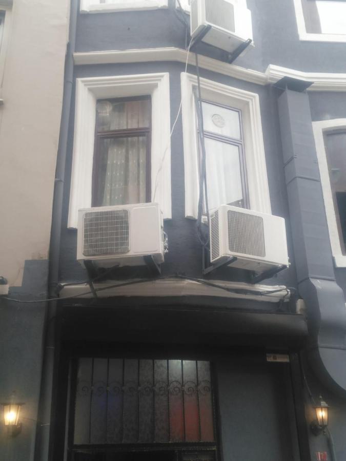 Utarit Hotel Istanbul Exterior photo A window-mounted air conditioner