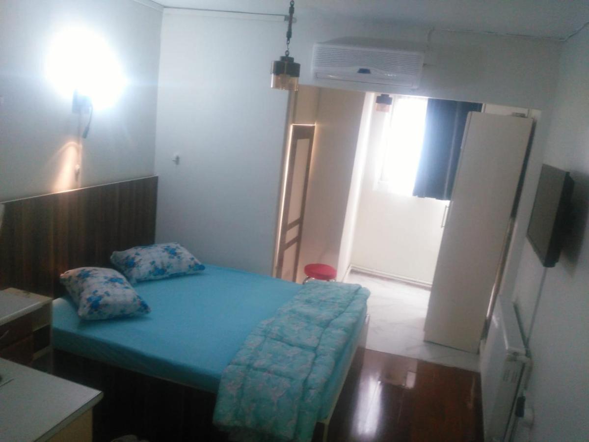 Utarit Hotel Istanbul Exterior photo A bedroom in a boarding house in the Philippines
