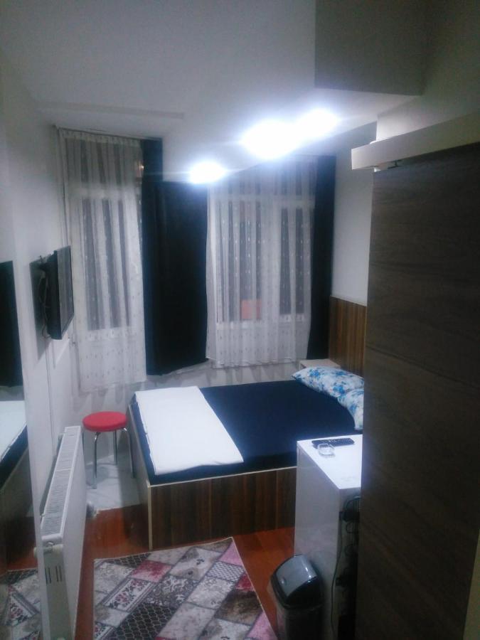 Utarit Hotel Istanbul Exterior photo A room at the hotel